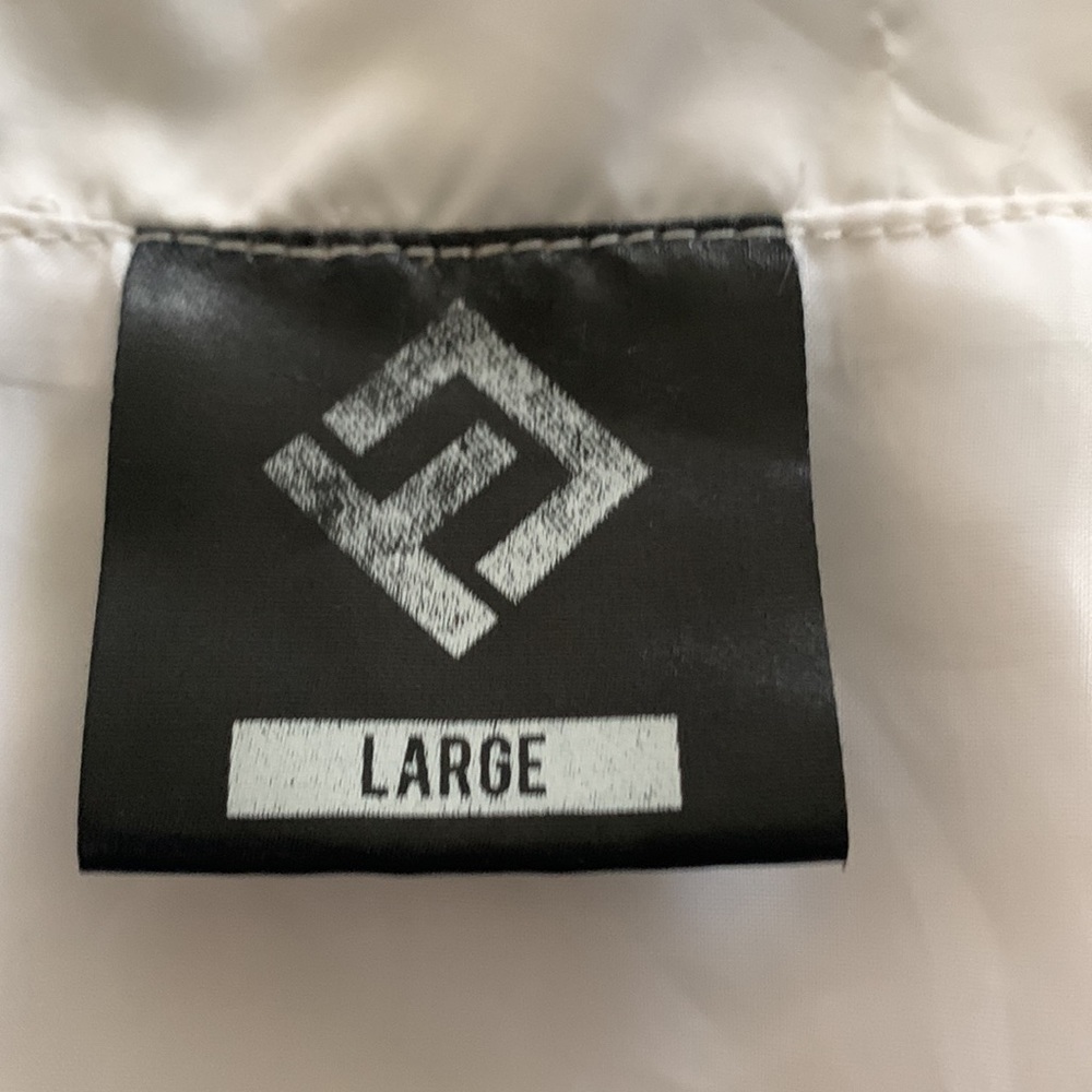 Poloroid Windbreaker Jacket. Size Large. - Picture 6 of 7